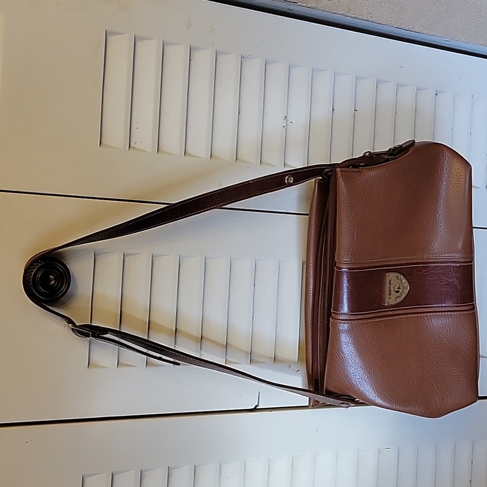 Carry land U.S.A. shoulder purse brown